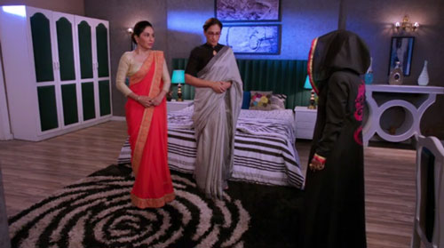 Tamsi queries Sumitra and Rohini Naagin 3 InsTube