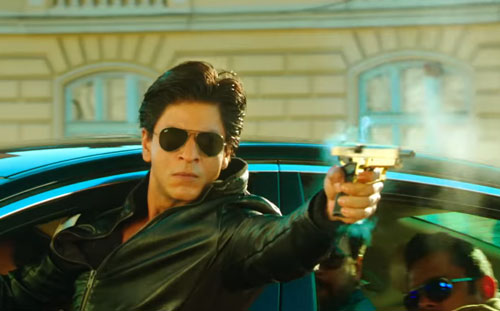 Dilwale movie still Raj with gun